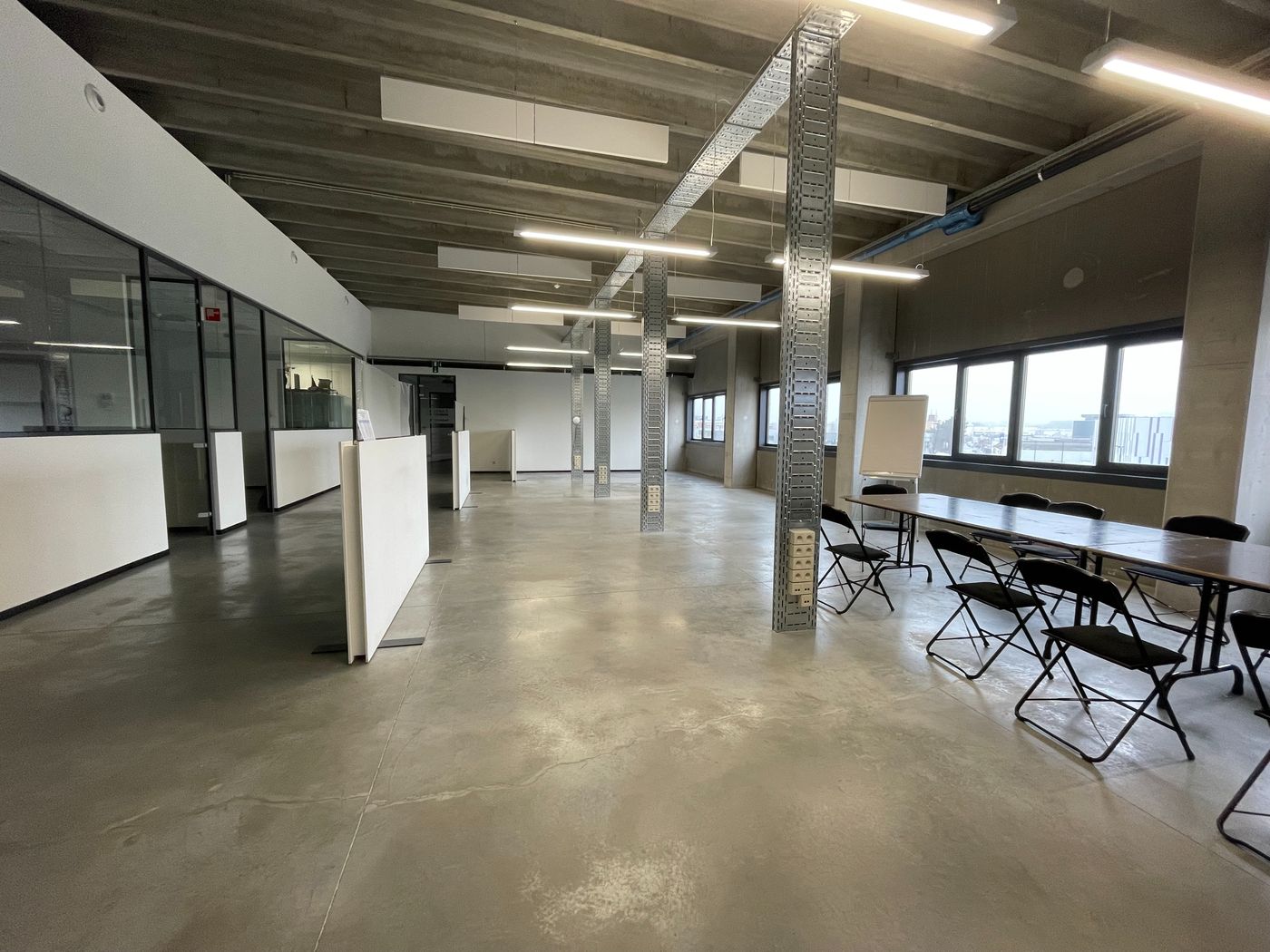 300 m² instapklare kantoren (Bijkomende lasten inbegrepen) - photo 1