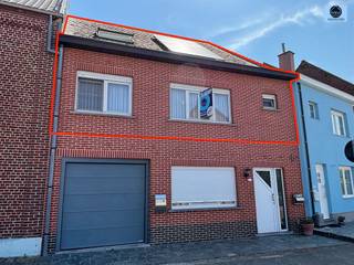 <p><span>ENERGY-EFFICIENT 3-BEDROOM DUPLEX APARTMENT</span></p><p><span>Asking Price: 199,000 euros</span></p><p><span> </span></p><p><span>This apartment is located near public transportation, schools, and shops.</span></p><p><span>The apartment is located on the first and second floors of this small-scale residence and is laid out as follows.</span></p><p><span> </span></p><p><span>On the first floor, you’ll find the spacious kitchen, living room, and dining area. Adjacent to these are the first bedroom, a storage room, a bathroom with a walk-in shower and sink, and a separate toilet.</span></p><p><span> </span></p><p><span>On the second floor, you’ll find two more spacious bedrooms.</span></p><p><span> </span></p><p><span>The apartment is heated by gas and electric central heating and features double-glazed windows with PVC and wood frames. Additionally, there are 8 solar panels and a home battery. The apartment has an EPC rating of C (> ). NO renovation required!!</span></p><p><span> </span></p><p><span>Electrical system compliant with AREI regulations!!</span></p><p><span> </span></p><p><span>For more information or to schedule a visit, call 0472.29.25.04 or send an email to louis@svena.be</span></p><p><span> </span></p><p><span>Urban planning extract/information pending!</span></p><p><span> </span></p><p><span>This information is provided for informational purposes only, and we cannot be held liable for any inaccuracies. The living area is for reference only.</span></p>