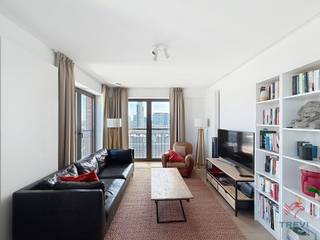 BRUSSEL: In het hart van de wijk Tour & Taxis, dit opmerkelijke, lichte appartement van ±94 m² op de 11e verdieping met lift van een...