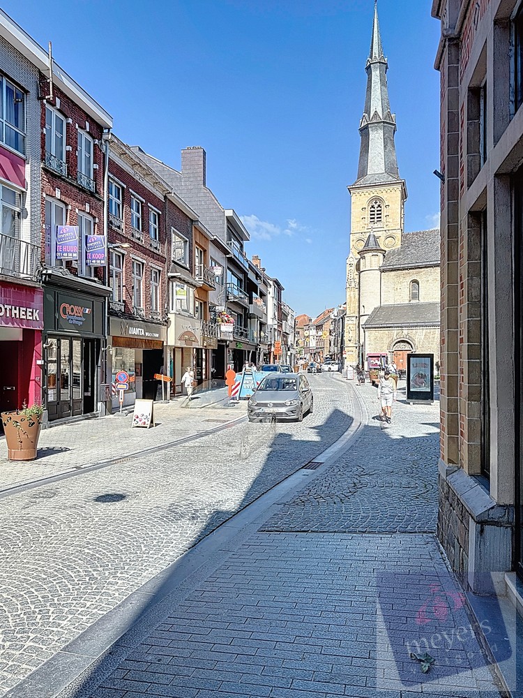 Karaktervol handelshuis met woonst op topligging in Sint-Truiden - foto 3