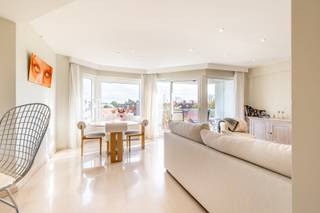 Exclusief te koop: Aangenaam 3-slaapkamer appartement op een uitzonderlijke ligging (Kustlaan), om de hoek van de Zeedijk en het Albertplein.Terras...