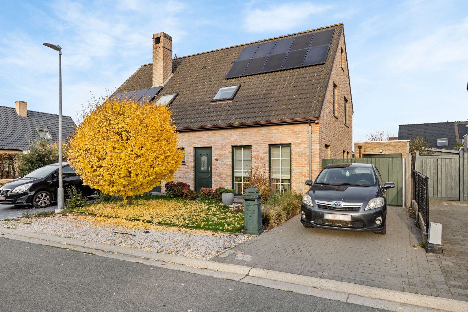 HALFOPEN WONING MET 3 SLPKS, GARAGE, TUIN EN ZONNEPANELEN IN HAMME - foto 1