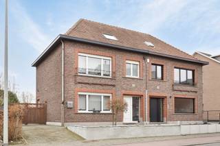 Op zoek naar een ruime woning met veel potentieel? Deze driegevelwoning, gelegen op een uitstekende locatie nabij het centrum van Merchtem, biedt...