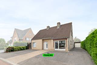 Welkom in deze instapklare woning te Torhout! Op een verbindingsweg tussen Aartrijke en Torhout vindt u deze goed onderhouden 3-slaapkamerwoning...