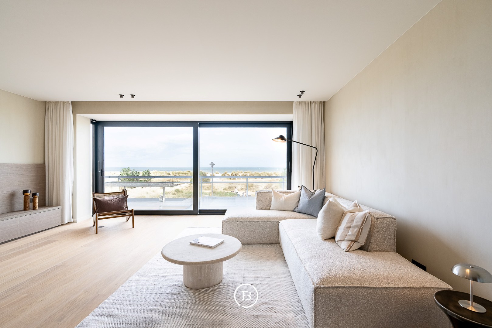 Luxury on the seafront promenade - photo 1