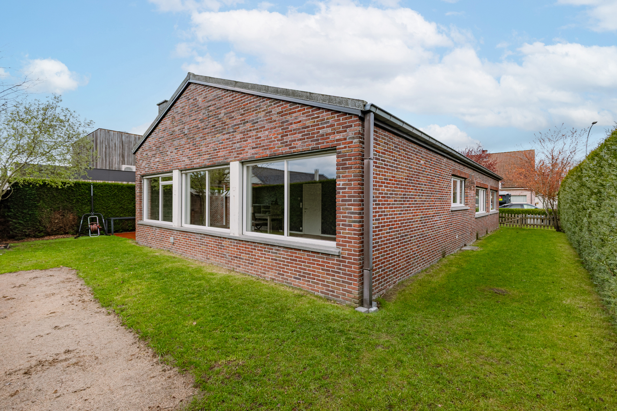 Comfortabele woning met tuin, garage en veel potentieel! - foto 1