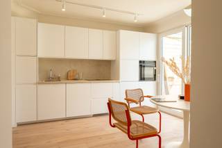 Zin in wonen met net dat tikkeltje extra? Dit gezellige gelijkvloers appartement in de Rubenstraat in Kontich combineert comfort, rust en...
