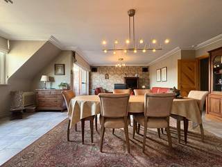 Appartement te koop op de 3de verdieping in Harelbeke.De garagebox met vernieuwde automatische poort dient verplicht mee aangekocht te worden voor...