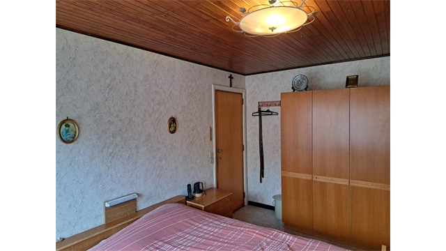 Een ruime woning met tuin en 5 garages in het centrum van Oostmalle - foto 4