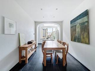 Volledig vernieuwde woning in Koksijde dorp. Indeling: inkom, leefruimte, afzonderlijk ingerichte keuken, 3 slaapkamers, badkamer (stortbad,...