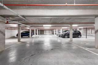 Autostaanplaats te koop in de ondergrondse kelderverdieping van het project "Tribeca".Deze autostaanplaats is thans verhuurd (€...