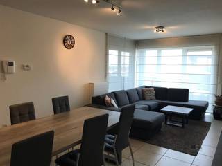 <p><span>Instapklaar 2-slaapkamerappartement gelegen langs de Grote Ring van Hasselt, vlakbij verbindingswegen, autostrades en diverse winkels zoals Carrefour, Aldi, Colruyt, Hubo. Scholen, winkels en openbaar vervoer bevinden zich op wandelafstand.<br />Dit appartement is gelegen boven Verzekeringen Ethias. Een zeer ruime parking voor de gebouwen.<br />Lift. </span></p><p><span>Indeling:</span></p><ul><li><span>Via de afgesloten inkomhal heb je eerst een ruime berging met alle nodige aansluitingen (wasmachine, droogkast, diepvries…).</span></li><li><span>Na deze inkomhal bereik je de woon- en eetkamer die toegang geeft tot het ruim overdekt buitenterras. De keuken heeft een open karakter.</span></li><li><span>In de afgesloten nachthal bevinden zich achtereenvolgend de WC (dus niet op de badkamer), de badkamer met douche, ligbad en lavabomeubel en 2 slaapkamers</span></li><li><span>Aanbellen gebeurt via de videofoon. Bewoners en bezoekers kunnen gebruik maken van de voorliggende ruime parking.</span></li></ul><p><span>Voor de gemeenschappelijke kosten is maandelijks een forfaitair bedrag van € 70 verschuldigd.<br />Bent u op zoek naar een goed gelegen en instapklaar 2-slaapkamerappartement met ruim terras, mail dan gerust naar <span>marleen@mca-vastgoed.be</span></span><span> of bel naar 0485 34 56 71 en maak een afspraak. Steeds bereikbaar, ook buiten kantooruren of in het week-end. </span></p>