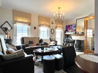 Deze opbrengsteigendom is TOPgelegen in één van de mooiste straten van Ronse. 

Zeer degelijk gebouw bestaande uit 2 ruime appartementen met elk 2 SLK, en op het gelijkvloers een grote garage met extra bergingen. 

IDEALE INVESTERING op een goeie locatie! Degelijke constructie, geen lift, grote garage en bergingen. 

Bezoek na afspraak met IMMO BEGUIN: info@immobeguin.be


