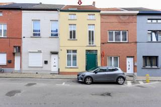 Cette maison moderne et prête à emménager est idéalement située dans le centre d’Alost, à distance de marche des commerces, des écoles et...