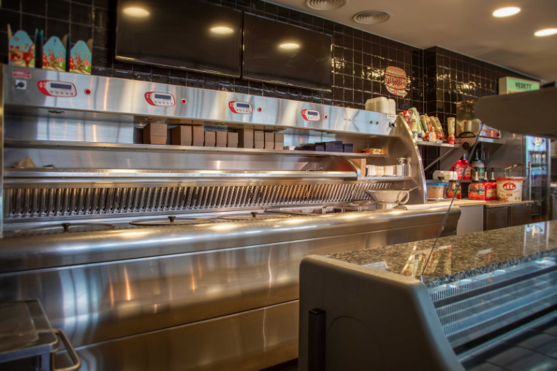 Roeselare-stadsrand. Unieke instapklare  RESTO-FRITUUR met verbruikszaal  voor 50-60 personen van +/-145m2 + terras en parking. - foto 5