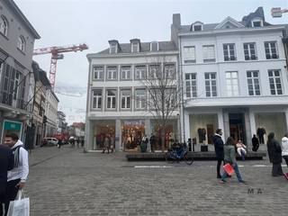 Een open ruimte, casco opgeleverd met veel potentieel, gelegen aan de Grote Markt in Hasselt boven de Bershka. De Grote Markt vormt het centrale...