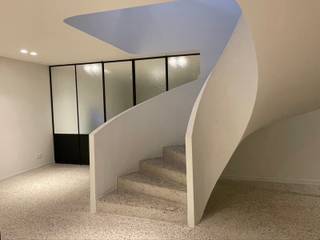 Kraainem, on the border of Woluwe-St-Lambert - From €850/month - We offer several workspaces with surfaces ranging from +/-13 to +/-23m2. The...