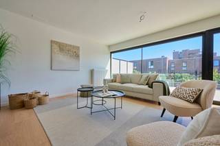 Volledig gerenoveerd appartement van 127m² op een centrale ligging in Hasselt mét zuidgericht terras. Het is gelegen op de eerste verdieping...