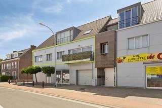 Dit ruime appartement met drie slaapkamers is gunstig gelegen tussen Achterbos en Sluis, op fietsafstand van het centrum en in de nabijheid...