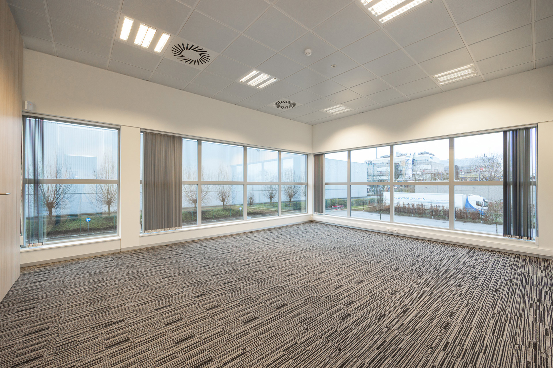 Commercial for rent in Geel - photo 2