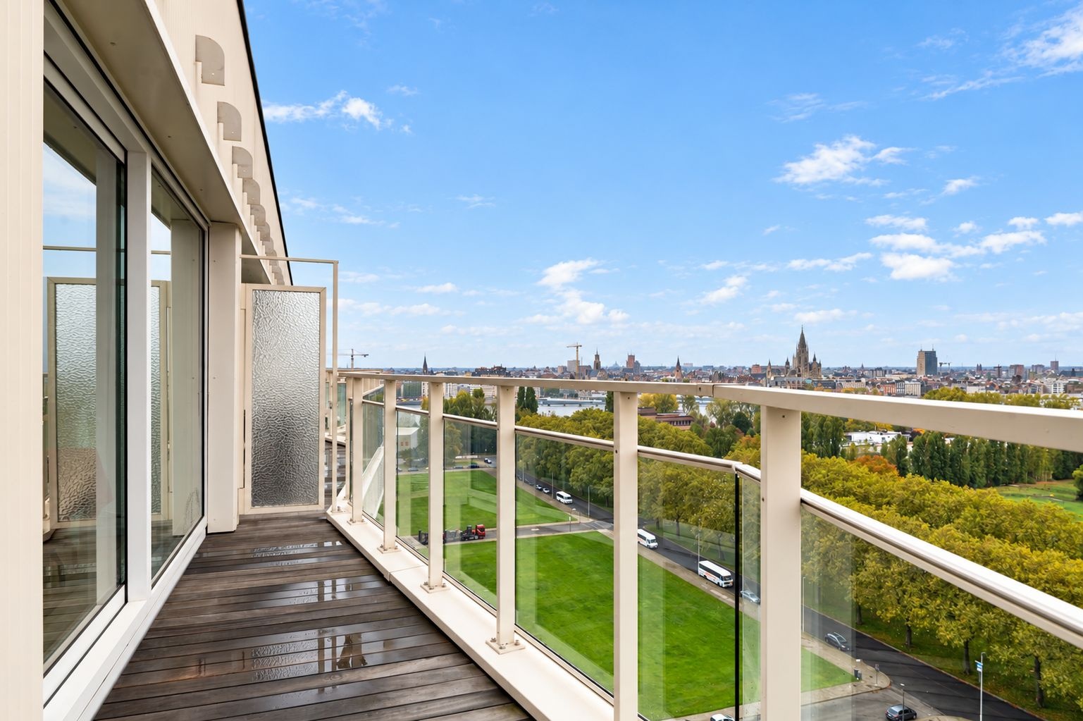 Wonen met zicht op de Schelde en de skyline van Antwerpen ! - foto 2