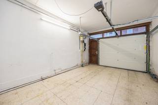 In hartje Burcht staat deze woning te huur. Ideaal voor grote gezinnen die ruimte nodig hebben. Er zijn 4 slaapkamers en 2 badkamers. De woning...