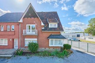 Charmante, op te frissen gezinswoning met 4 slpks op rustige locatieDeze verzorgde woning is gelegen in de Laakstraat 53 te Koersel, op een zuidelijk...