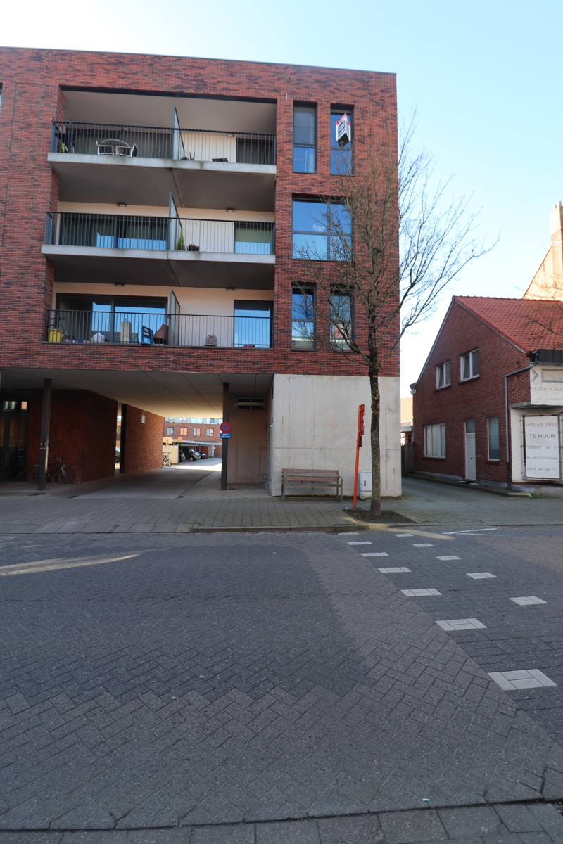 Studio op de dakverdieping met lift, terras en kelderberging. - foto 1