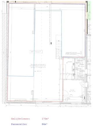 Het gelijkvloerse niveau heeft een oppervlakte van 175 m²; de verdiepingsvloer is meer dan 85 m² groot. <br />Het dak werd recentelijk geïsoleerd.<br /><br /><br />Provisie elektriciteit : 30 euro / maand. <br />Onroerende voorheffing is ten laste van de huurder.