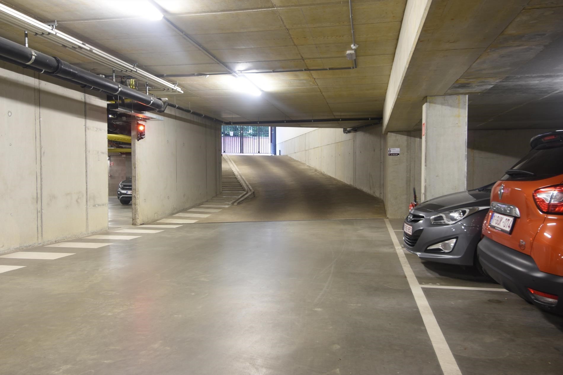 Ondergrondse staanplaats nr. 61 te huur in residentie Academie in Baron Frans Du Fourstraat. - foto 5