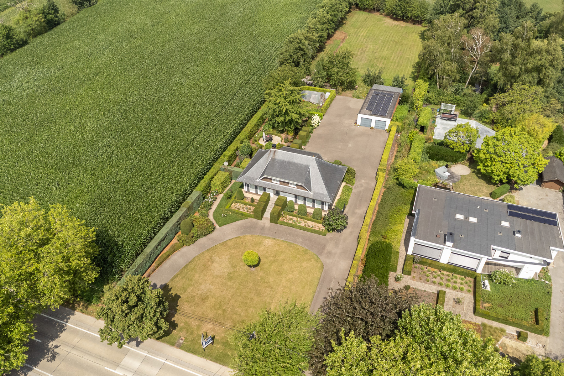 Ruime, landelijk gelegen woning op perceel van ca. 4486m2 - foto 1