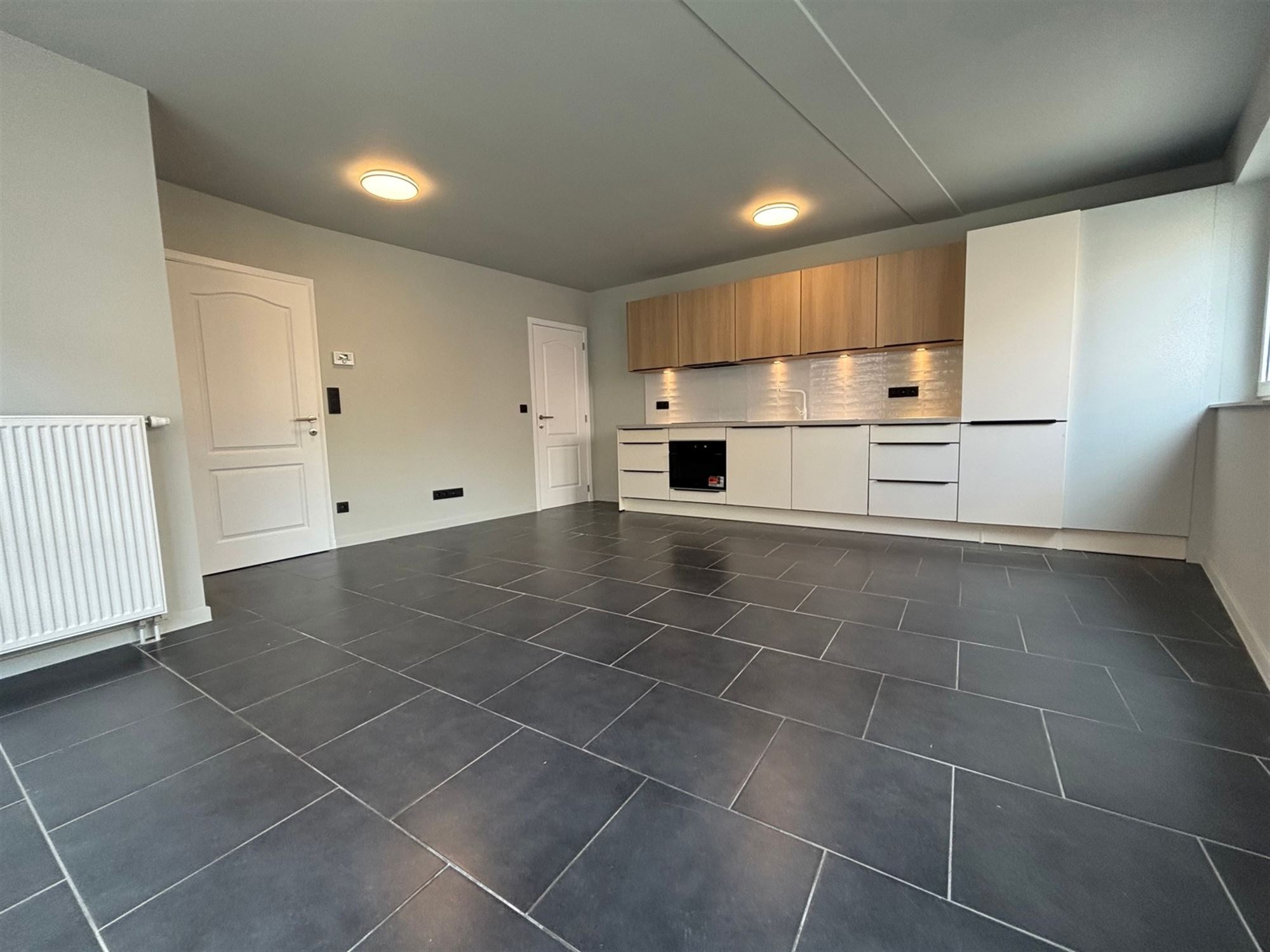 Town house with car parking space - photo 1