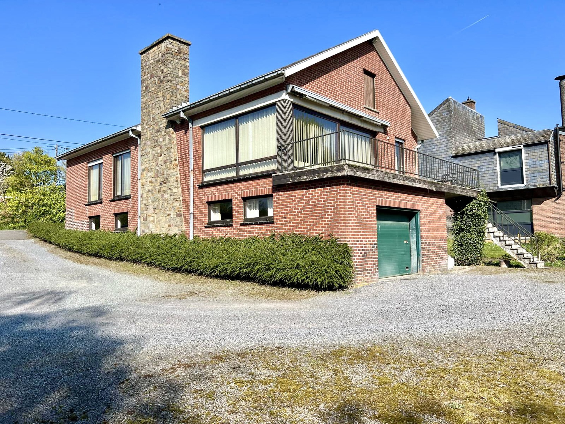 DEGELIJKE VILLA (onderkelderd) met extra bijgebouw/bouwgrond - foto 4