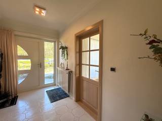 Prachtige, zeer goed onderhouden gelijkvloerse woning op een uitzonderlijk ligging in Lommel, met vier slaapkamers en een dubbele inpandige...