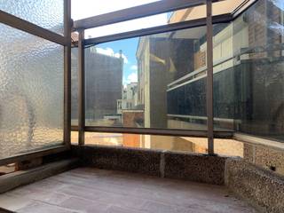 Deze gerenoveerde studio bevindt zich op de 2de verdieping in de goed onderhouden residentie “Ensor”. Het is uitstekend gelegen in de bruisende...