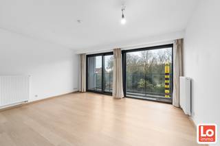 In centrum van Lochristi vinden we dit recent 2 slaapkamer appartement op de tweede verdieping van Residentie Fleur.  Dit appartement omvat op...