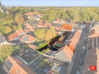 Dit voormalig winkelpand in hartje Dadizele biedt dankzij zijn indrukwekkende oppervlakte en uitweg tal van mogelijkheden. Ideaal voor een...