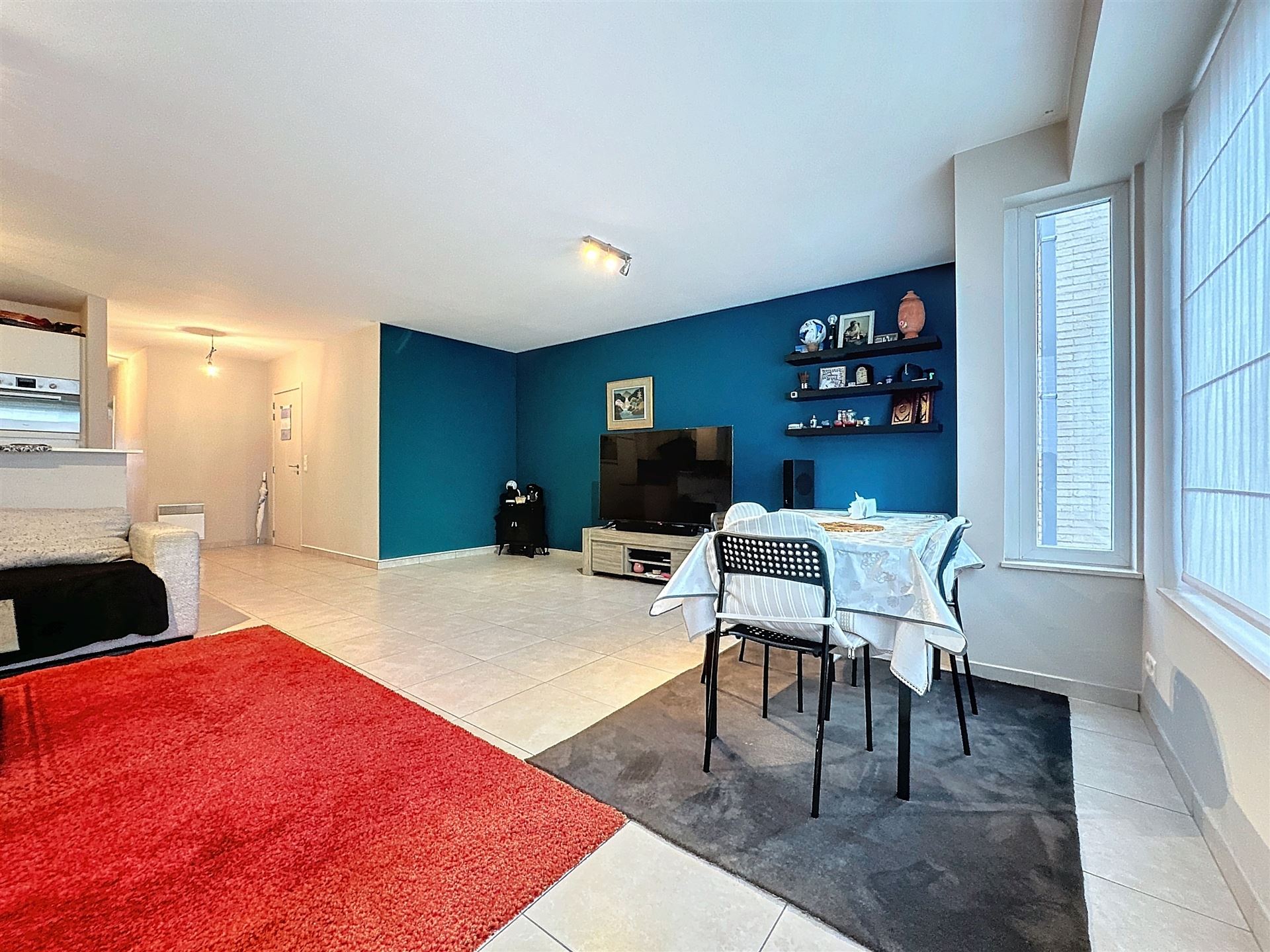 INSTAPKLAAR 2 slaapkamer APPARTEMENT (84 m²) met AUTOSTANDPLAATS op wandelafstand van de Grote Markt te ROESELARE - foto 3