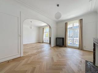 Brussels - Superb renovated apartment of ±120m² in a magnificent Haussmann-style building, located on the 1st floor and just a stone's throw...
