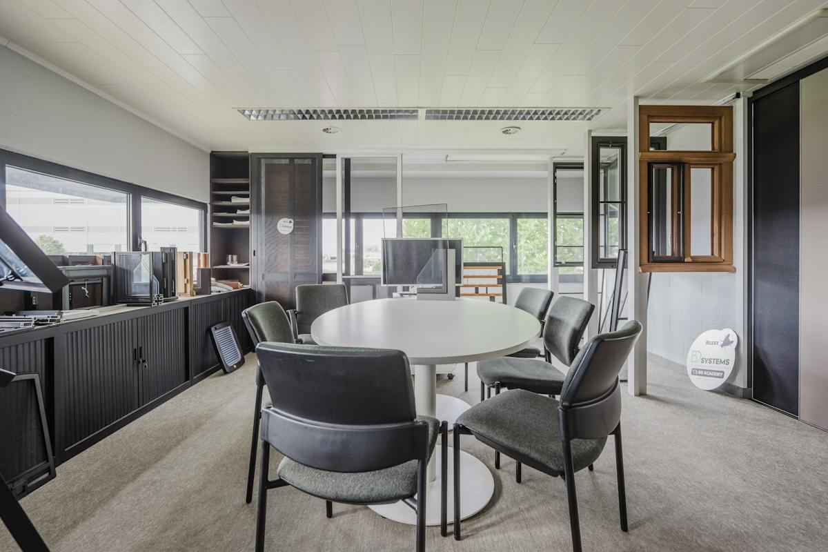 Bedrijfsgebouw te huur in de I.Z. van Spiere-Helkijn - foto 4