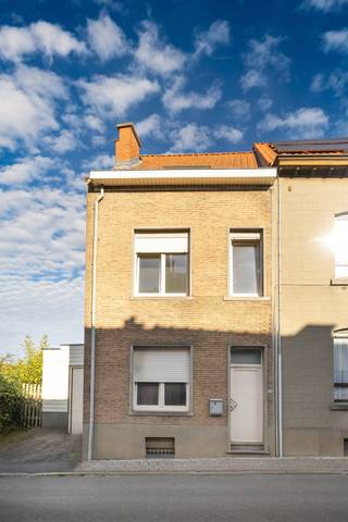 DIEGEM, sur une parcelle de 10 ares, charmante maison de ± 175m² avec garage.Au rez-de-chaussée : * Hall d'entrée * Living/ salle à manger de ± 34m²...