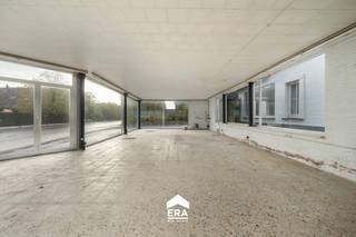 Polyvalente ruimte/werkplaats (97,50 m²):Ruimte voor diverse doeleinden. Zelfstandig beroep, showroom, hobbyruimte enz.Mogelijkheid tot aankopen van...