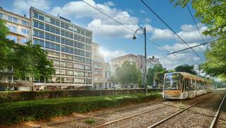 Aangename kantoren te huur in de Louiza wijk. <br /><br />Oppervlakte: 327 m².<br />Parking ratio: 1/50 m² (1.600 €/plaats/jaar).<br />Archieven: 284 m² (85 €/m²/jaar).