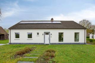 *** KIJKDAG ZATERDAG 11/04 TUSSEN 14UUR - 17UUR OP AFSPRAAK *** Ontdek deze instapklare parel te Erembodegem! We betreden de woning via de...