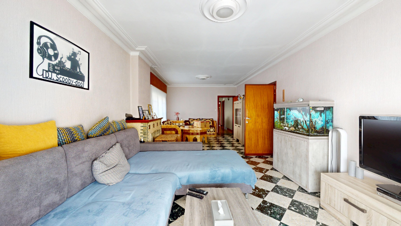 Woning van 197m² op een perceel van 8 are - foto 4