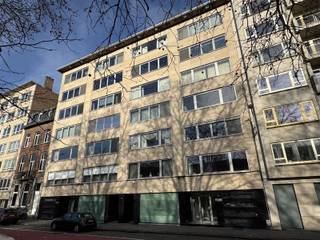 Dit te renoveren appartement is gelegen op wandelafstand van winkels, openbaar vervoer, scholen en alle nodige faciliteiten. Ook de verbinding...