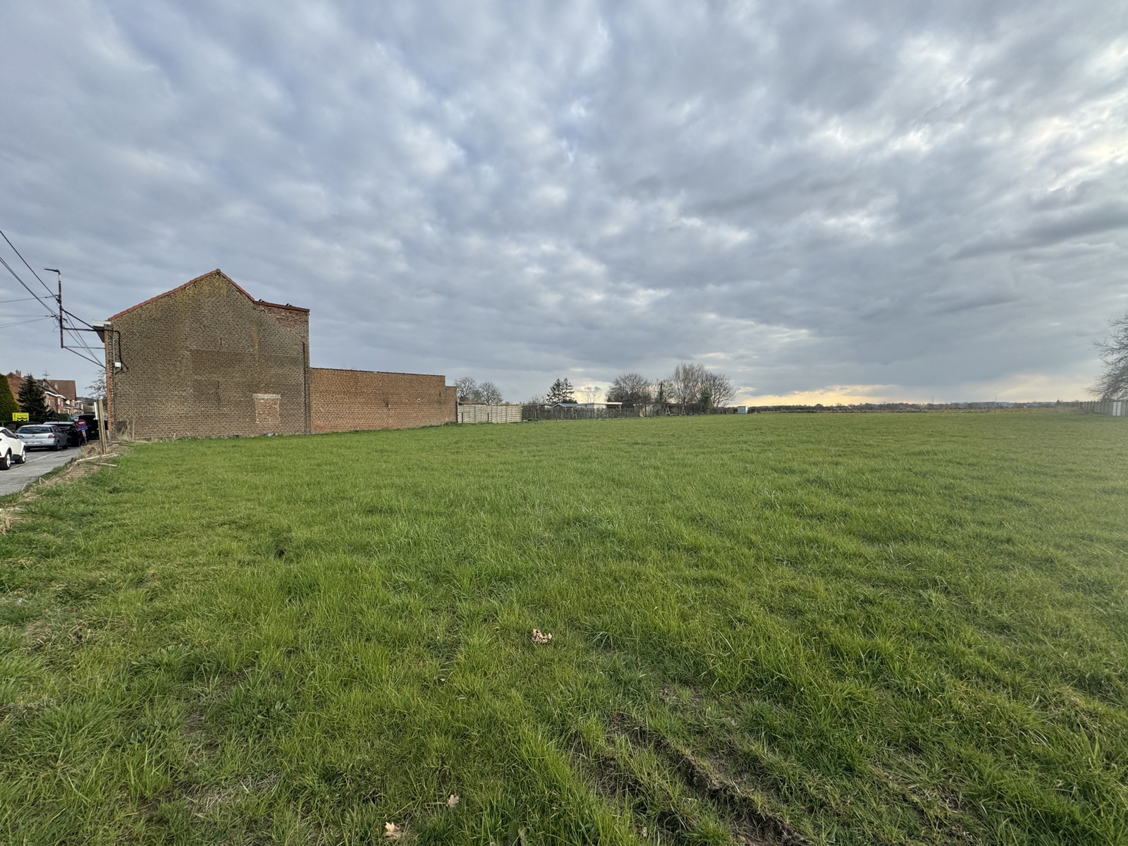 Mooi perceel bouwgrond voor gesloten bebouwing - foto 1