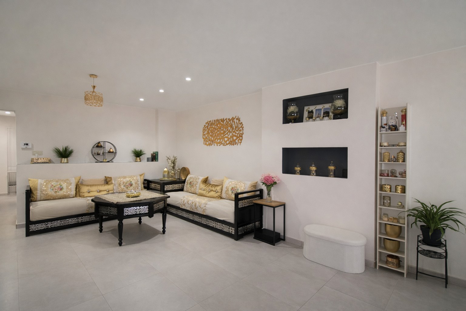 Te koop: Centraal gelegen stadswoning met drie slaapkamers en dakterras in hartje Sint-Niklaas! - foto 2