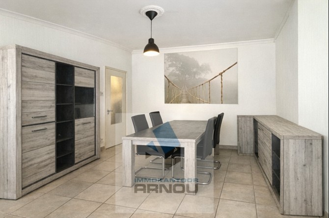 Centraal gelegen, lichtrijk en ruim appartement met 2 slaapkamers en garage - foto 5