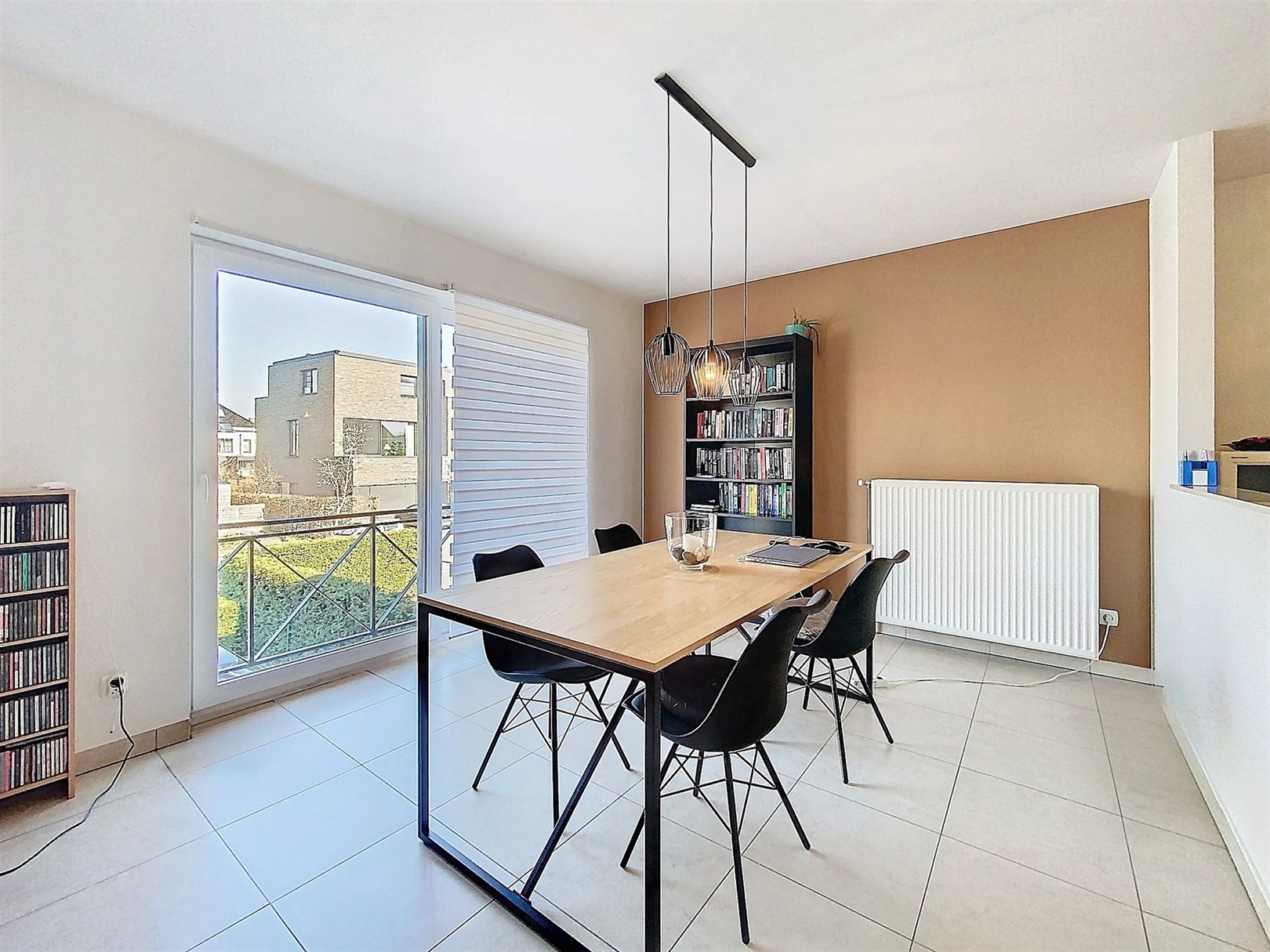 Energiezuinig 2 slpk appartement met autostaanplaats te Sint-Amandsberg! - foto 3